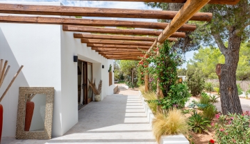 Resa Estates port des Torrent sale koop finca Ibiza house villa side.jpg